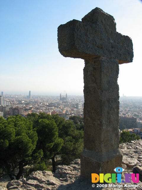 21091 Cross and Sagrada Familia